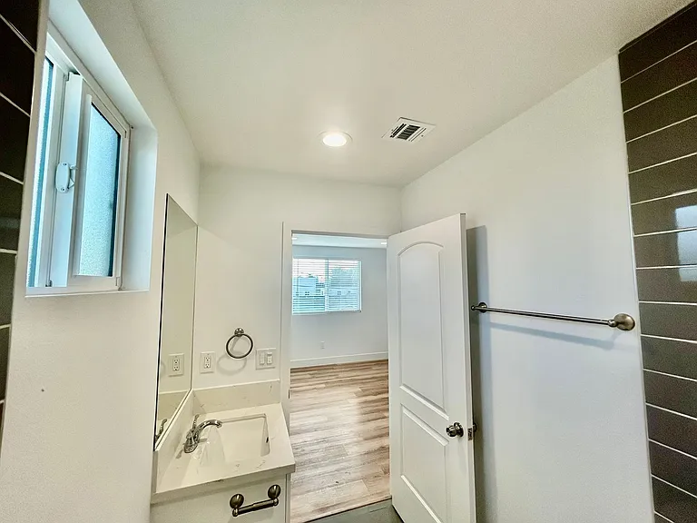 8418 S Main St — Photo 24