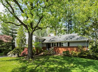 8 Roger Pl, White Plains, NY 10605