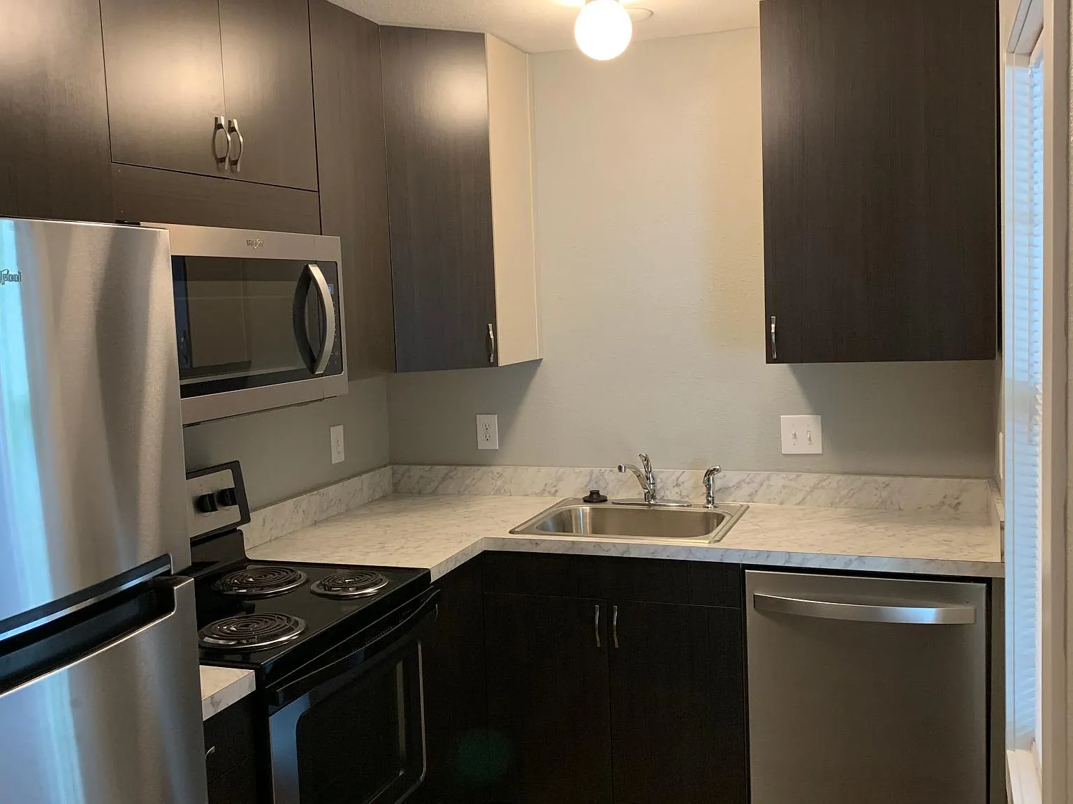 3 bed, 850 sqft, $1,195 — Photo 4