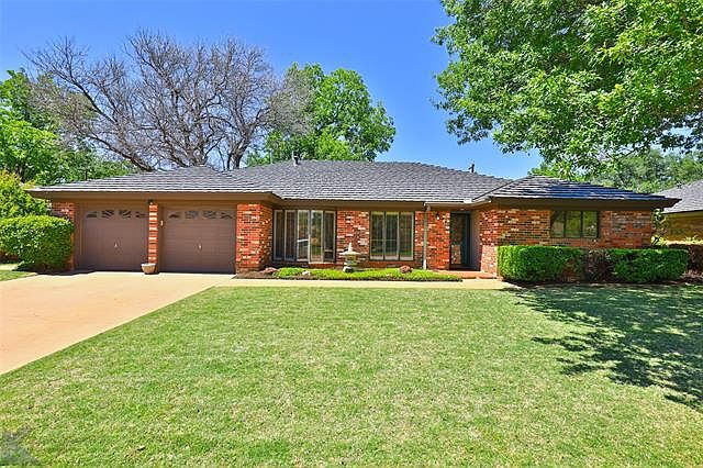 1st image of 150 Lawrence Cir