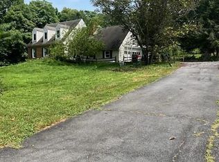 51 Moore Ln, Falling Waters, WV 25419