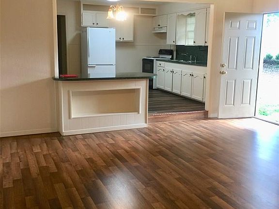 3rd image of 103 Lakeview St