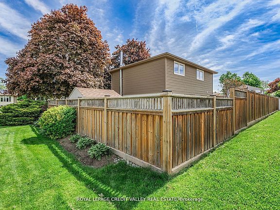 4th image of 36 Lockton Cres