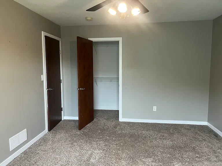 5211 Castleview Dr NW — Photo 16