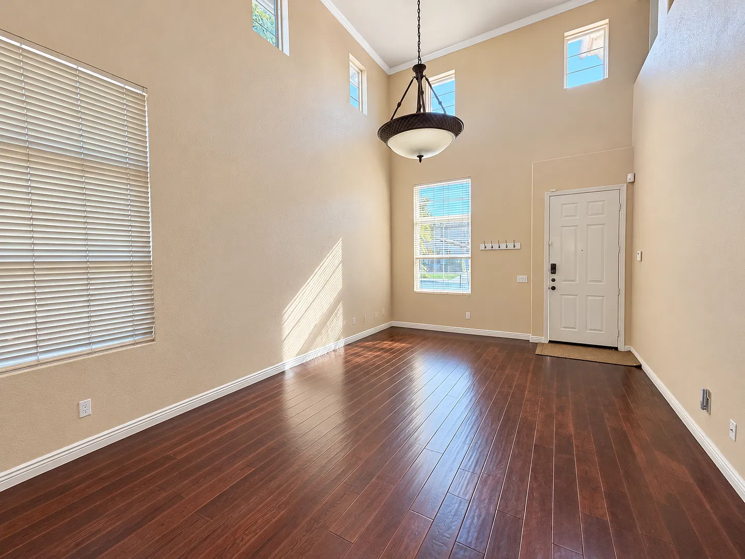 3 bed, $4,250 — Photo 3