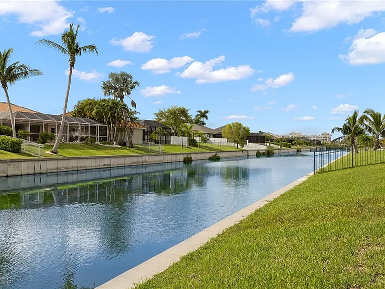 1137 SW 18th Ct — Photo 26