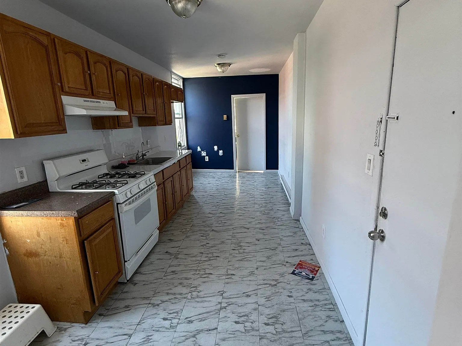2 bed, 1.0 bath, $1,800 — Photo 3