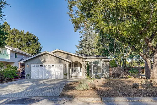 261 Langton Ave Photo 1