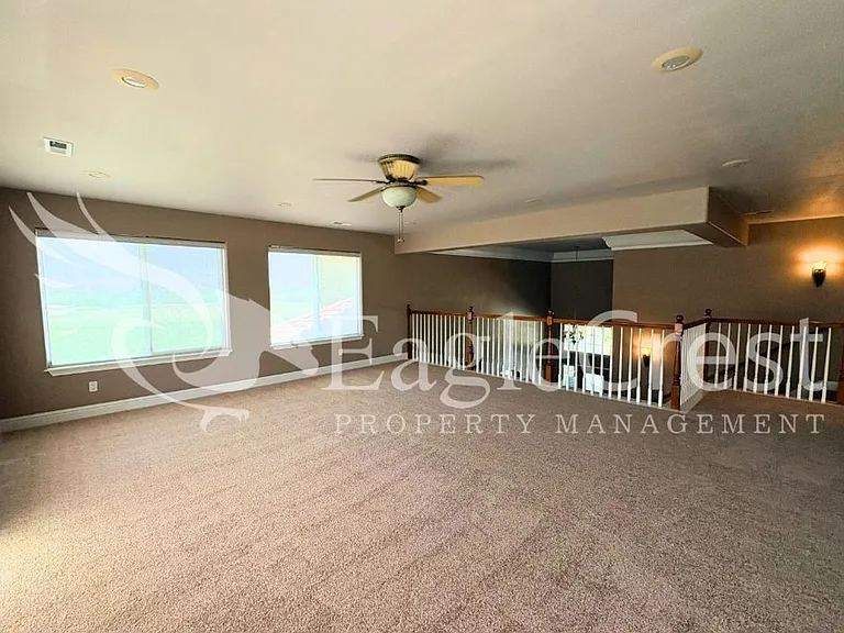 44 Vinehill Dr — Photo 54