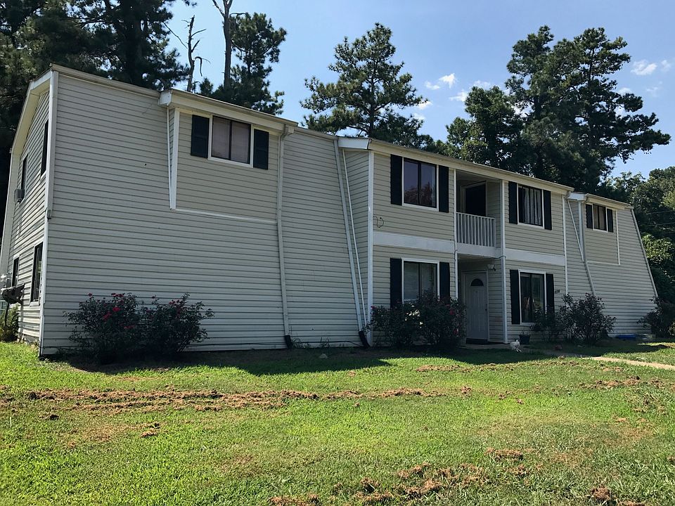 1st image of 4108 Oakwood Vlg APT D