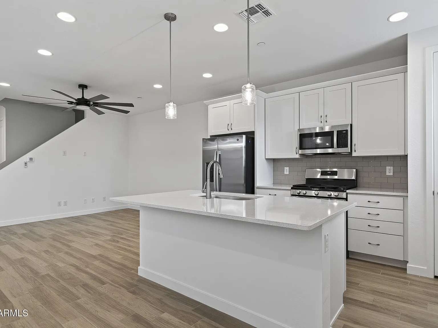 3 bed, 2.5 bath, 1526 sqft, $2,450 — Photo 2