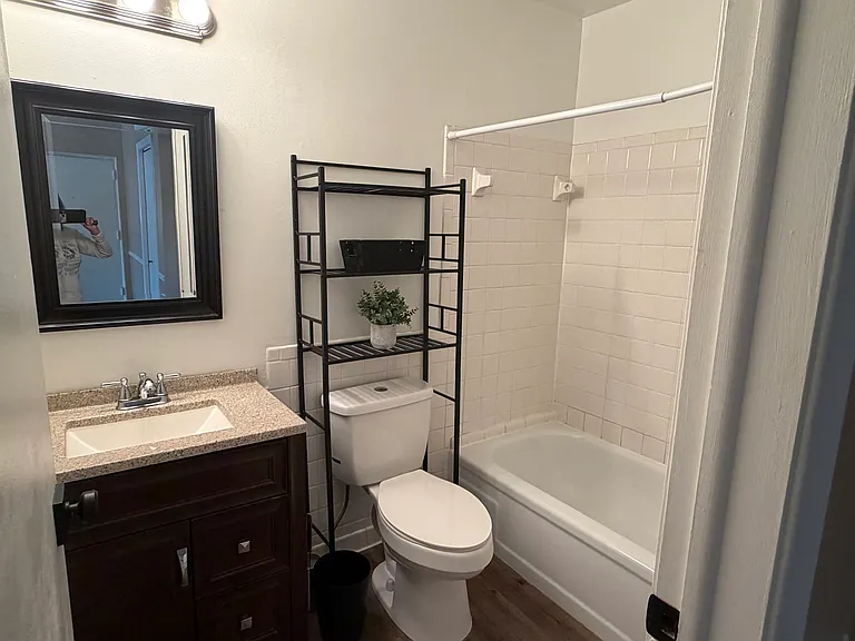 1280 Dewey St #4 — Photo 8
