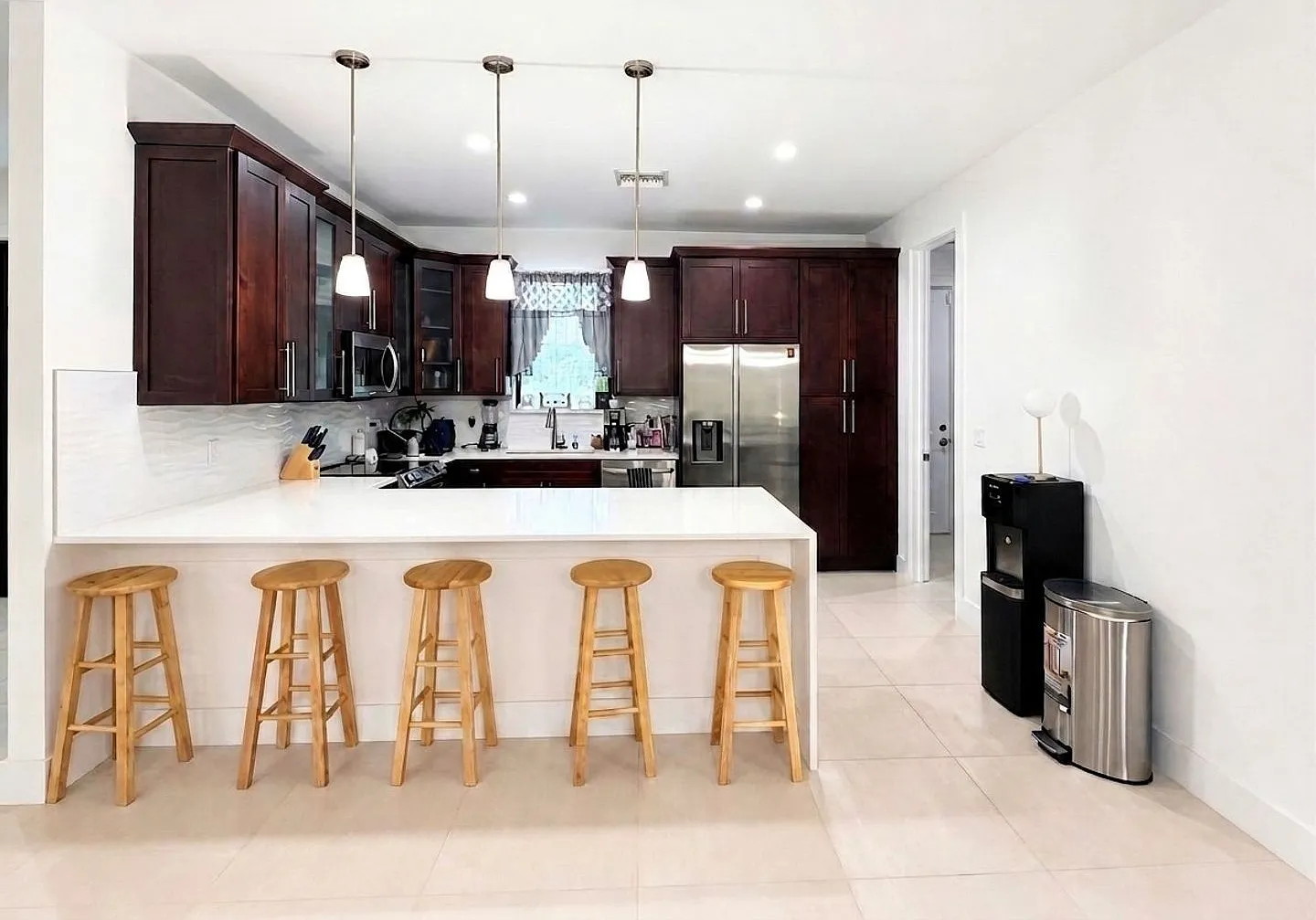 Modern 3-Bedroom Rental on 1.59 Acres in Golden Gate Estates — Photo 3