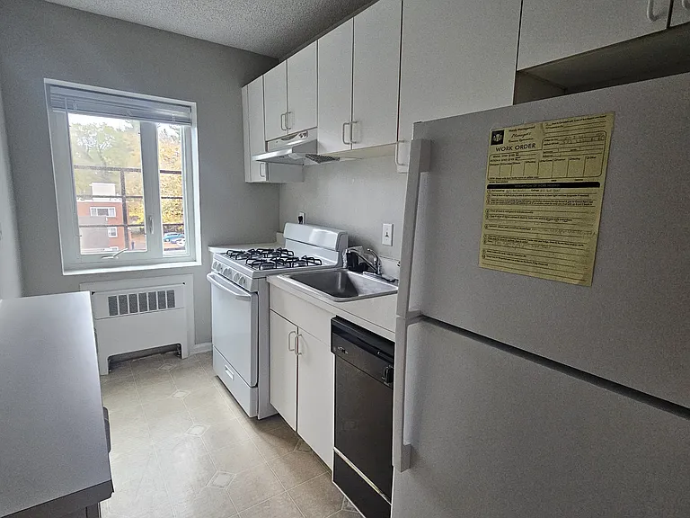 572 Whitney Ave #3E — Photo 6