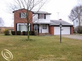 28800 Tavistock Trl, Southfield, MI 48034