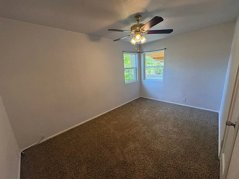 1130 Howard Ave — Photo 8