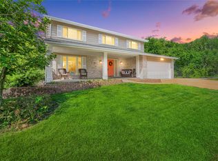 1370 Green Mist Dr, Fenton, MO