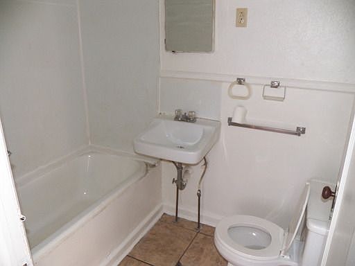 3rd image of 1627 E 13th St