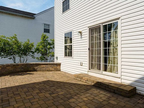 2nd image of 2494 Hotchkiss St