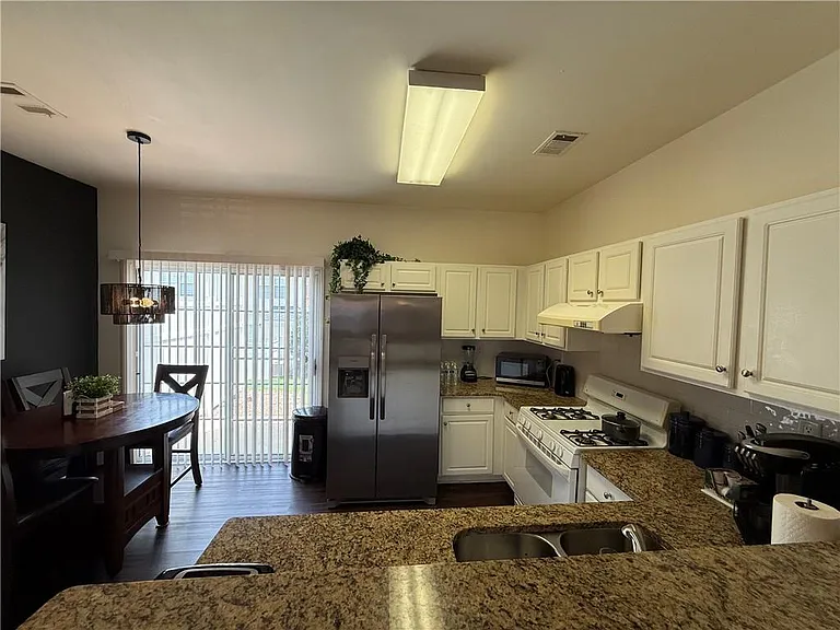 1524 Cove Creek Cir — Photo 6
