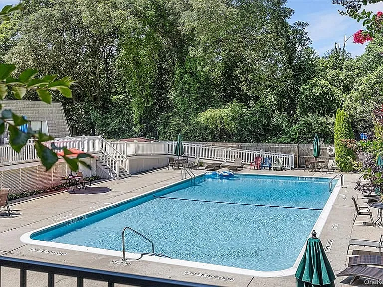 655 Middle Country Rd #2H2 — Photo 40