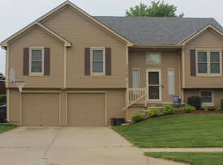 12402 S Parker Ter, Olathe, KS 66061