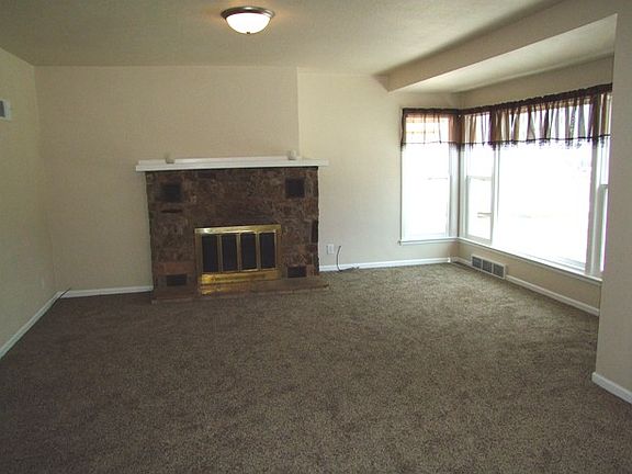 3rd image of 908 Northwestern Dr