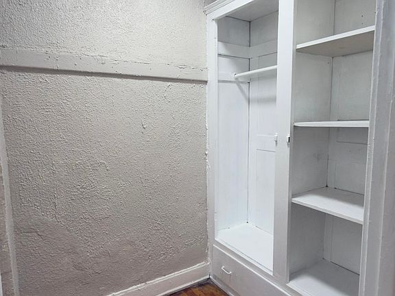 4th image of 11255 Charlemagne St #4