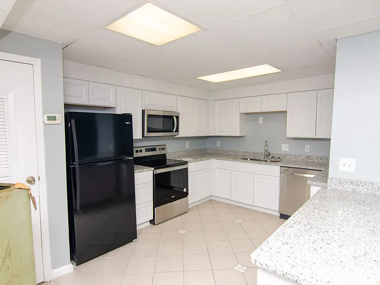 1041 Harold Dr — Photo 5