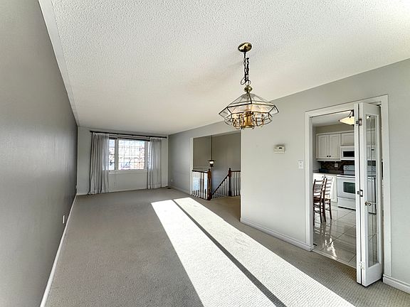 5th image of 2294 Wyandotte Dr