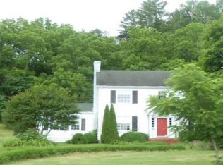 132 Hillside Ln, Bakersville, NC 28705