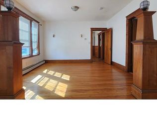 7 View St APT 2, Worcester, MA 01610