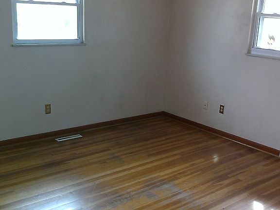 5th image of 4564 Dayview Ave
