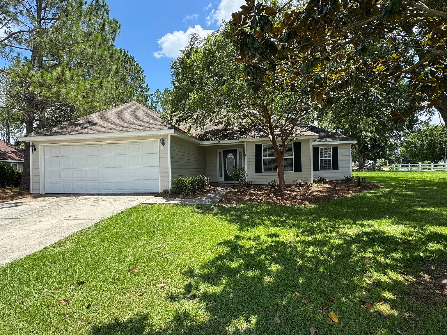 4 bed, 1638 sqft, $2,050 — Photo 1