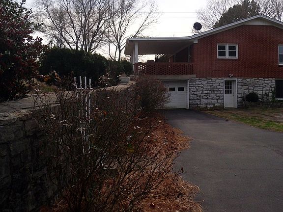 5th image of 652 Dobbins Pike