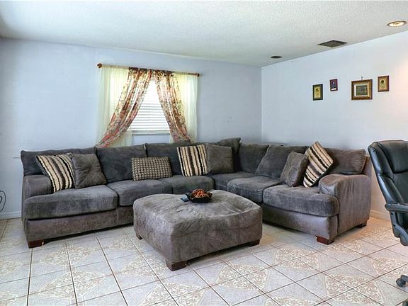 4th image of 5603 Westbury Dr