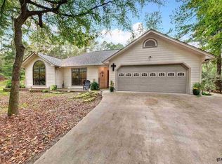 221 Old Gate Path, Holly Lake Ranch, TX 75765