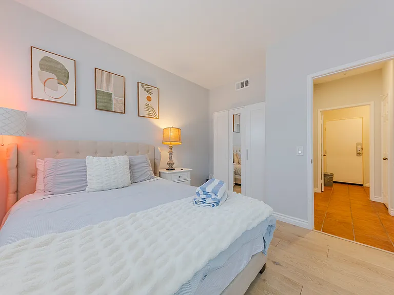 628 E Walnut St — Photo 28