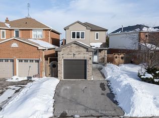 3 Teddington Cres, Whitby, ON L1R 1S4