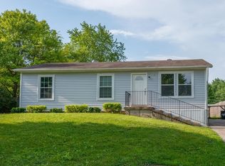 147 Old Farm Ln, Carpentersville, IL 60110