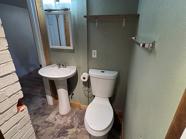 410 Evans St — Photo 11