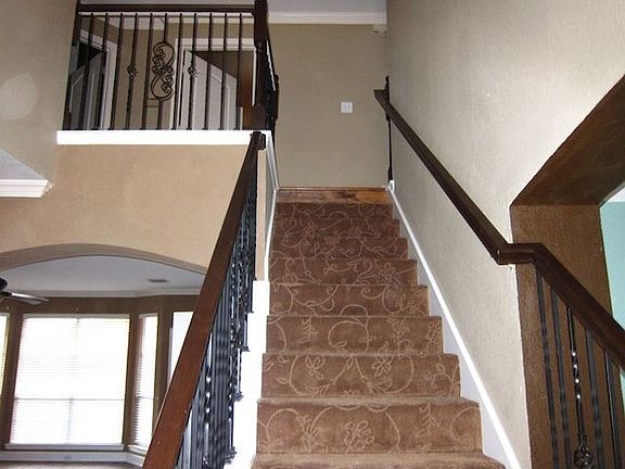 3rd image of 1104 Hunters Creek Dr