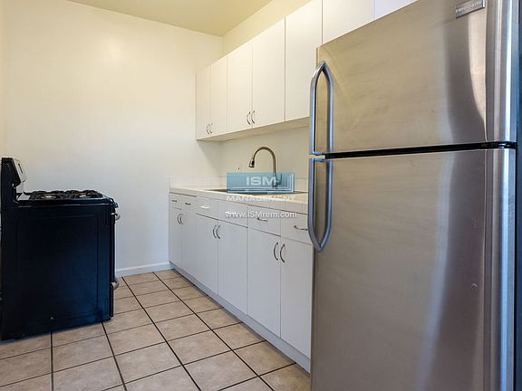 3rd image of 4717 Elmwood Ave APT 106