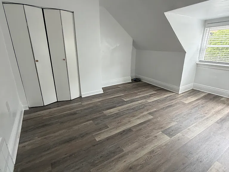 142 Robinson St — Photo 17