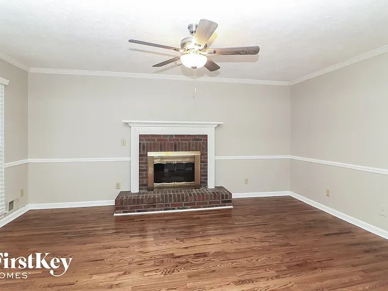 205 Timber Oak Cv — Photo 4