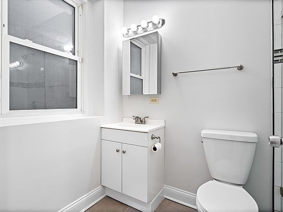 5th image of 4906 N Whipple St APT G