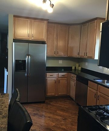 3rd image of 8011 W 98th St
