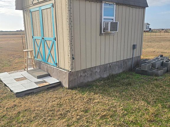 5th image of 842 Wischkaemper Rd