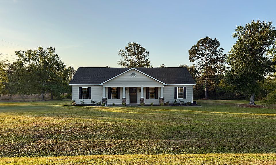 1st image of 32 Saddle Dr