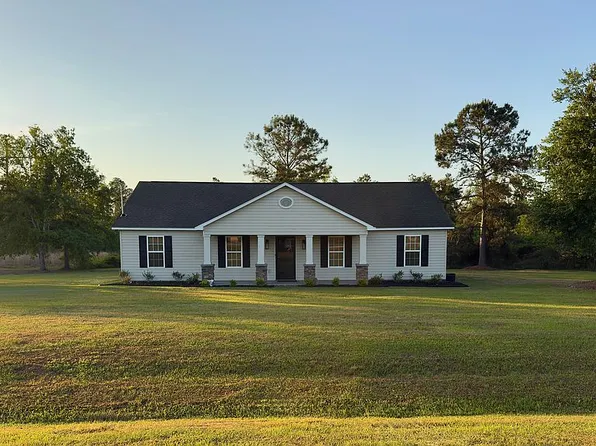 32 Saddle Dr, Hazlehurst, GA 31539